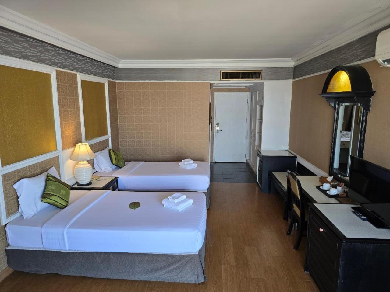 First Pacific Cirrus Hotel Pattaya Ngoại thất bức ảnh