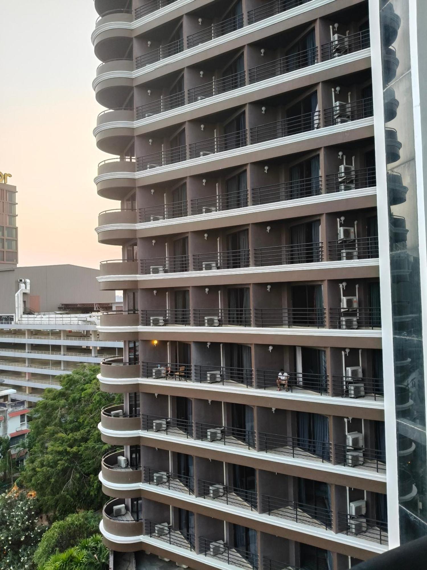 First Pacific Cirrus Hotel Pattaya Ngoại thất bức ảnh