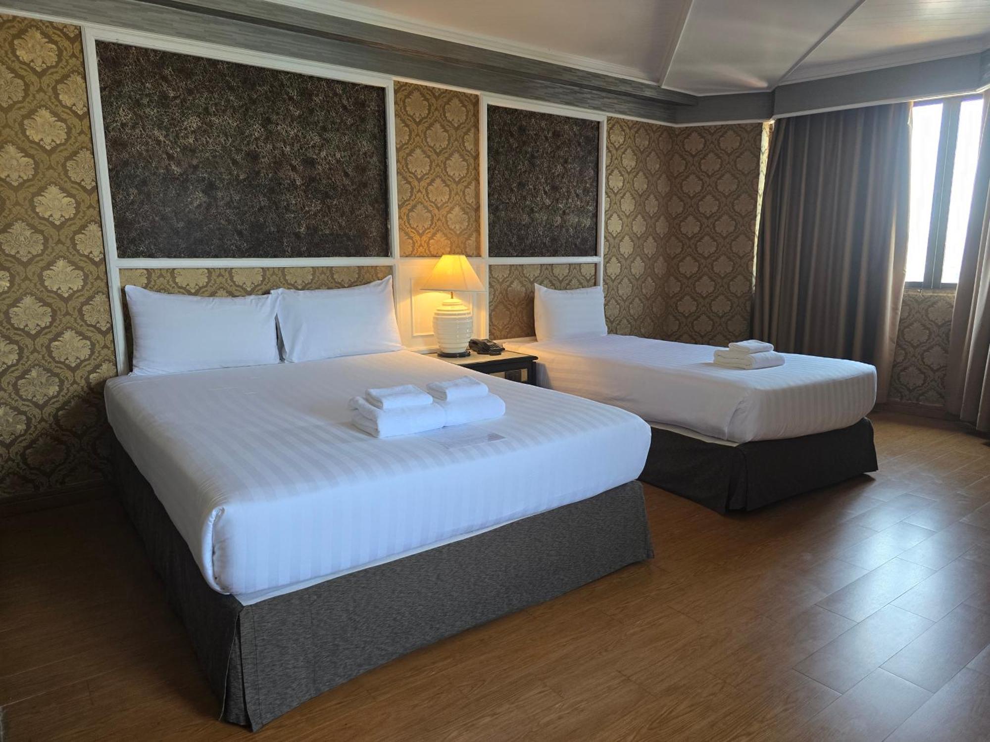 First Pacific Cirrus Hotel Pattaya Ngoại thất bức ảnh