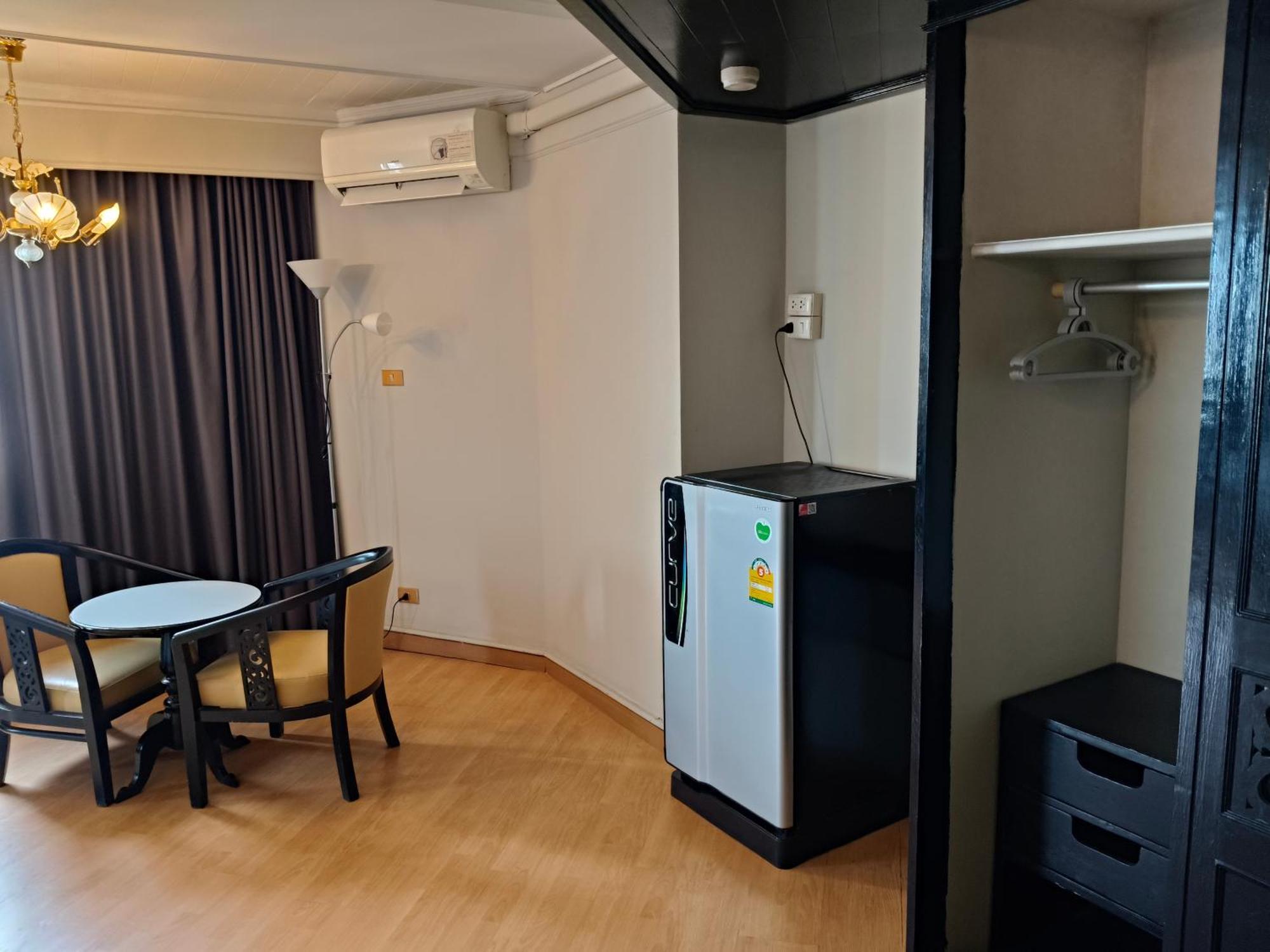 First Pacific Cirrus Hotel Pattaya Phòng bức ảnh