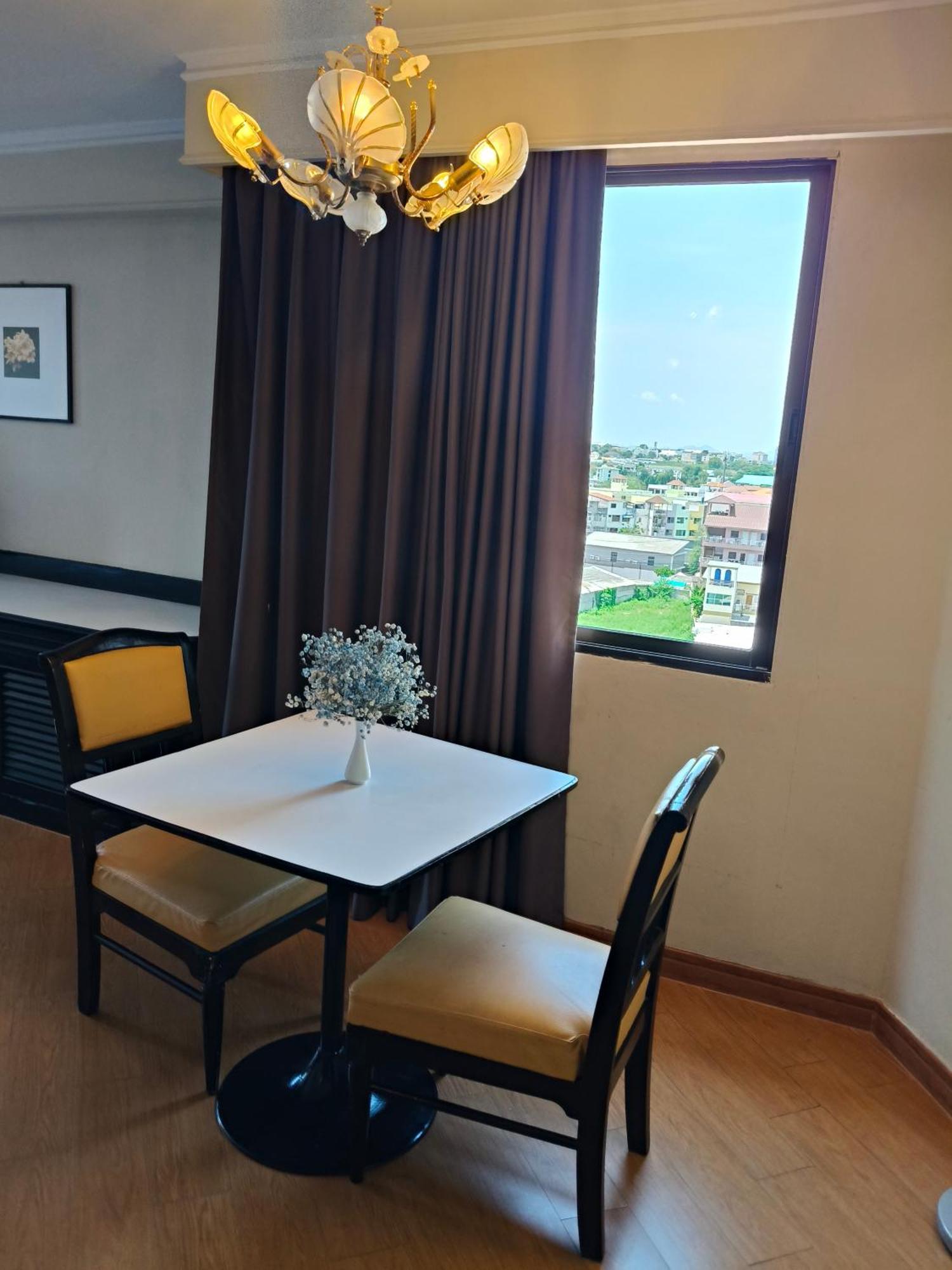First Pacific Cirrus Hotel Pattaya Phòng bức ảnh