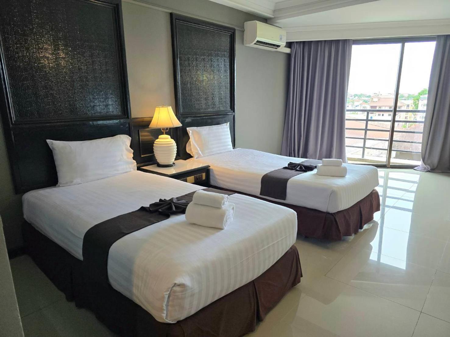 First Pacific Cirrus Hotel Pattaya Ngoại thất bức ảnh
