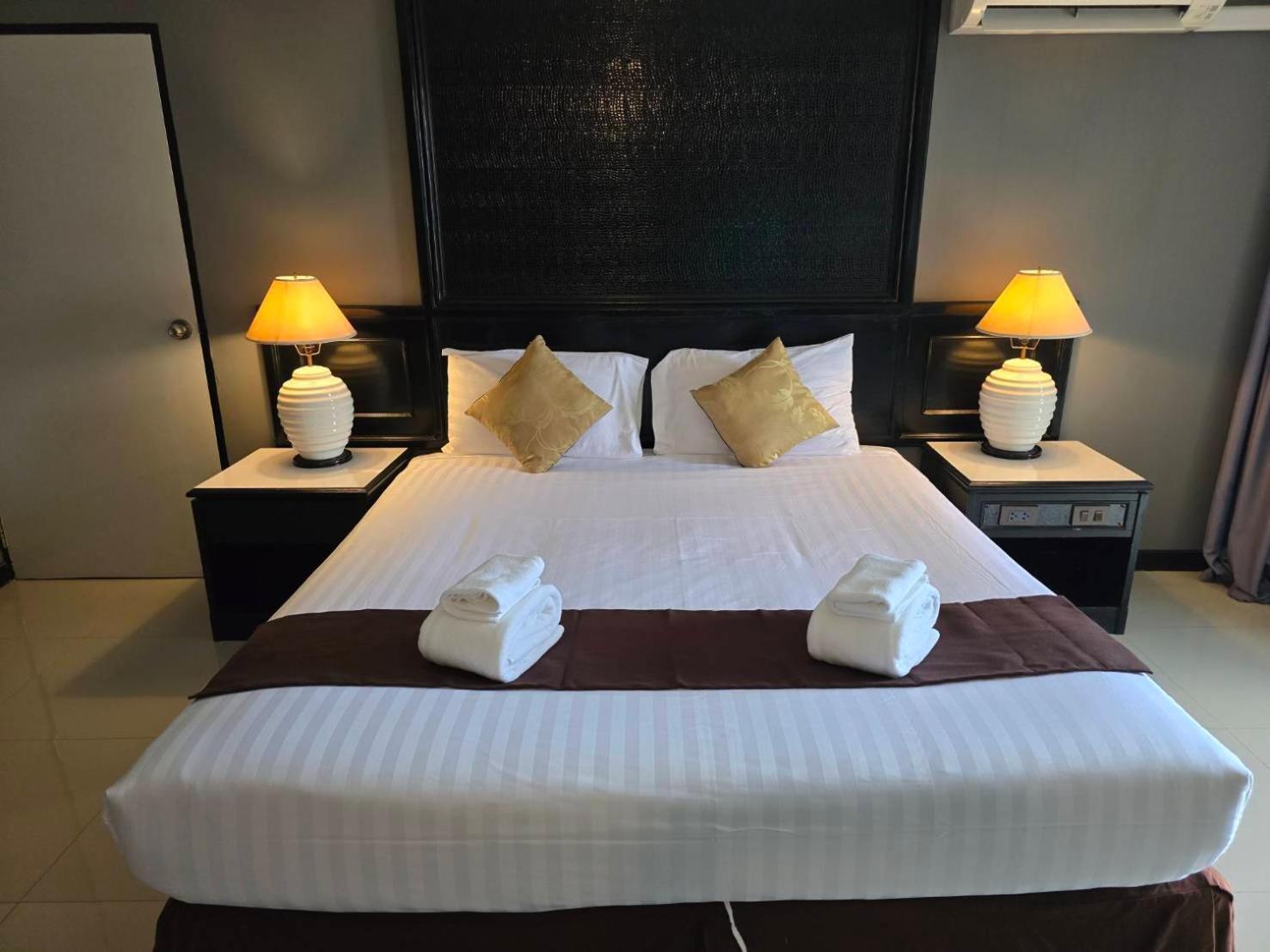 First Pacific Cirrus Hotel Pattaya Ngoại thất bức ảnh