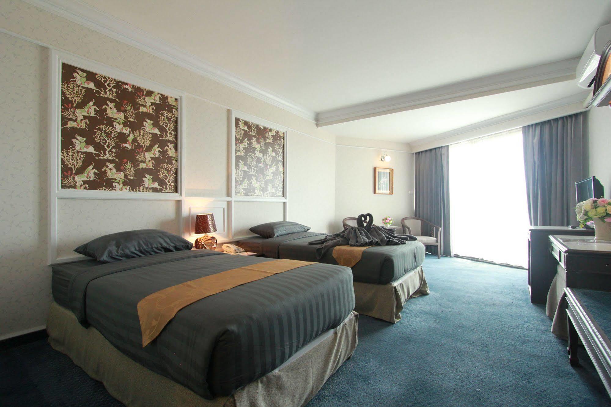 First Pacific Cirrus Hotel Pattaya Ngoại thất bức ảnh