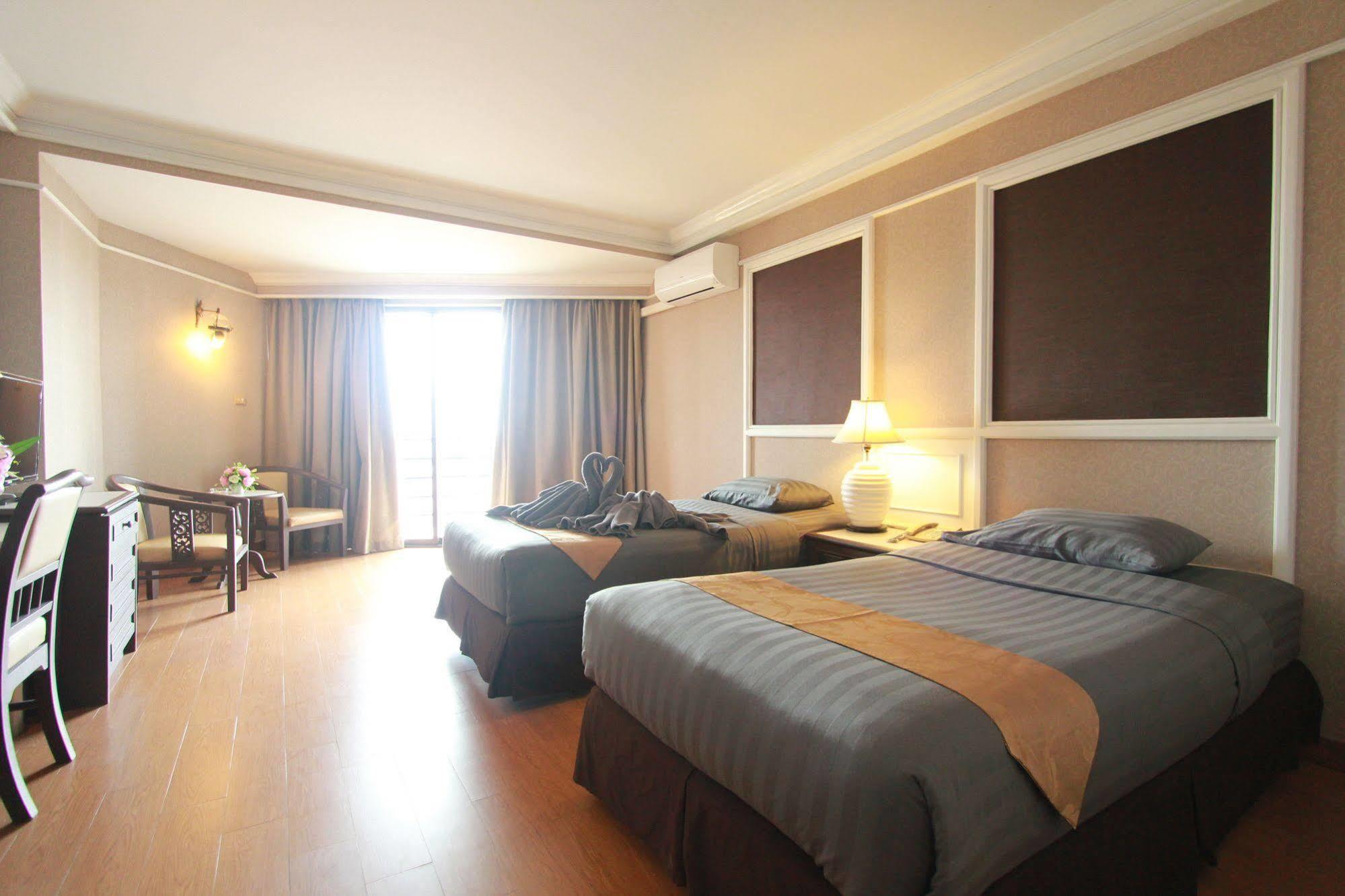 First Pacific Cirrus Hotel Pattaya Ngoại thất bức ảnh